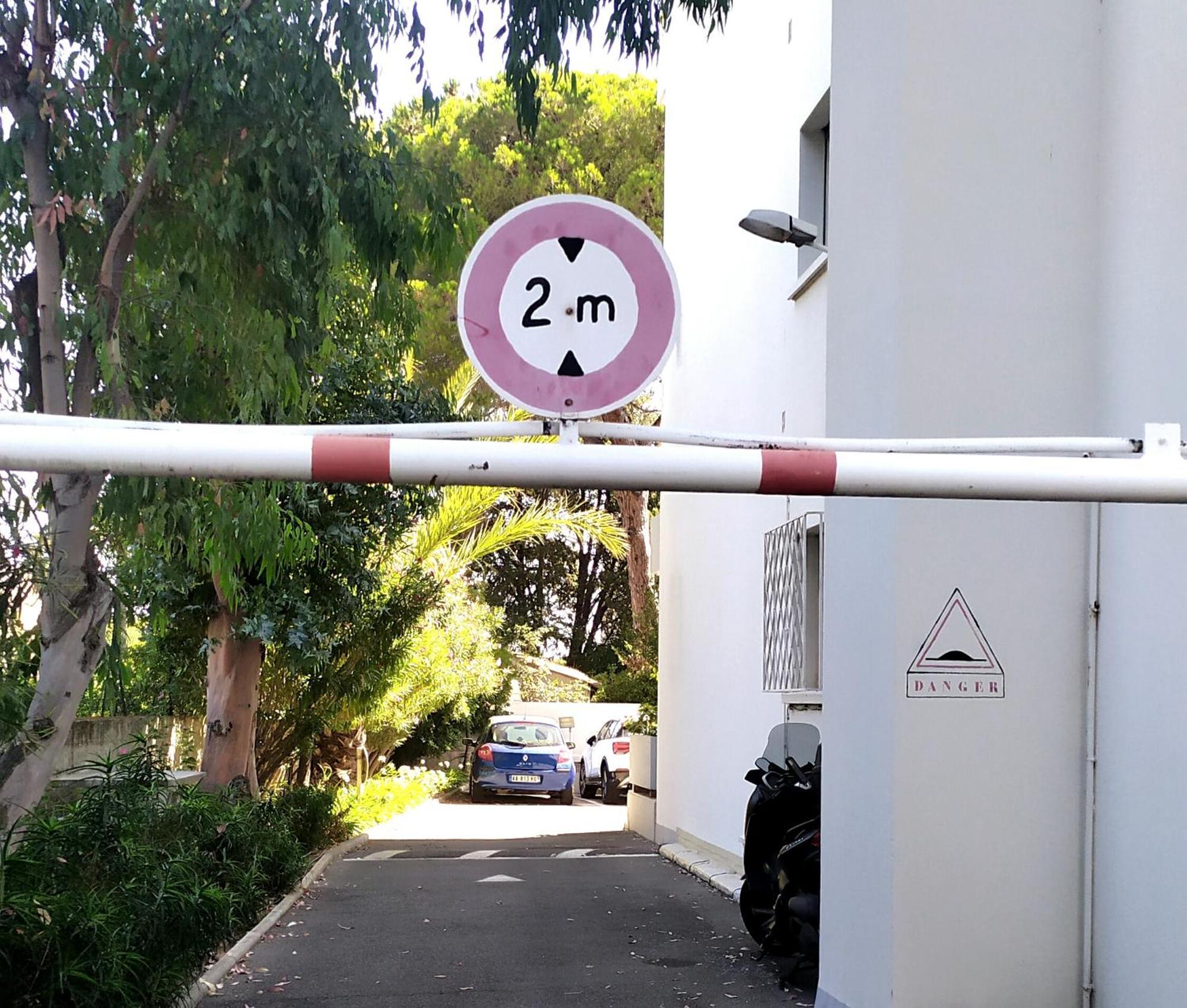 Grand Studio Climatise En Bord De Mer Avec Parking Securise Golfe-Juan Exterior foto