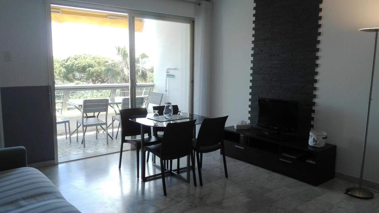 Grand Studio Climatise En Bord De Mer Avec Parking Securise Golfe-Juan Exterior foto
